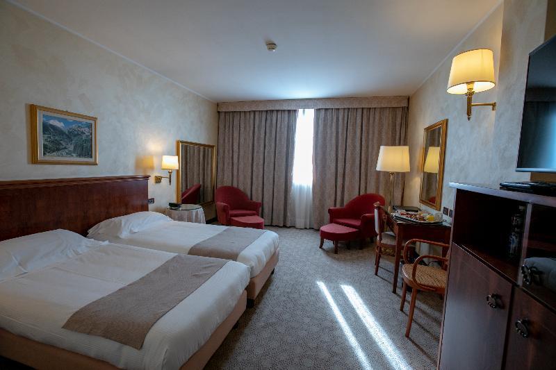 Hotel Scia' On Martin Buscate